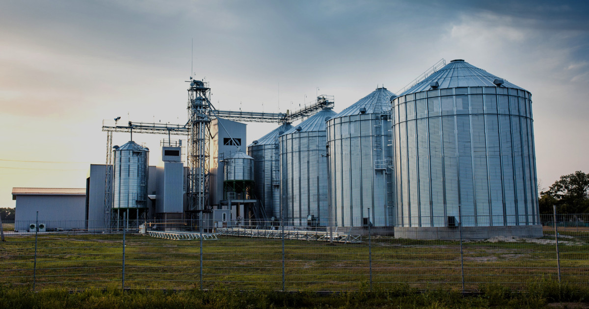 Remote grain container monitoring