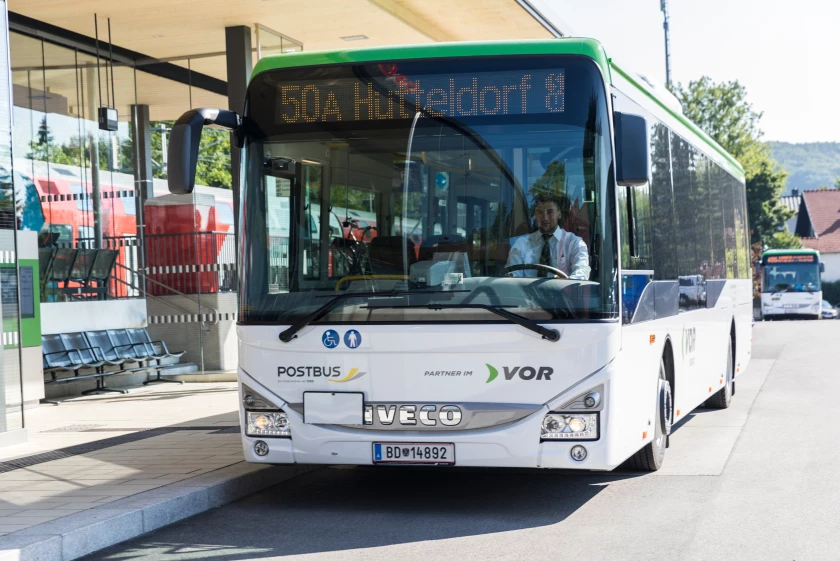 公共バス内で快適なWifiおよびネットワーク接続を実現する