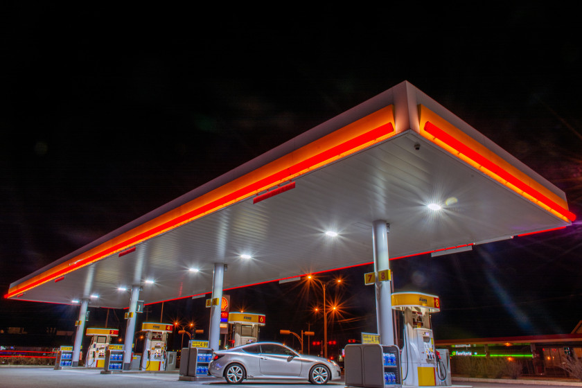 Wireless broadband connectivity for gas stations