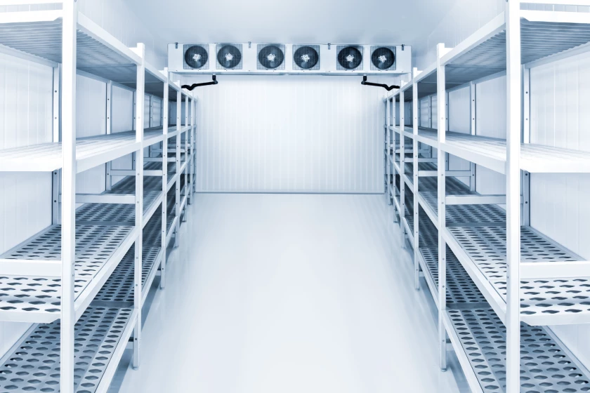 Anschlussmöglichkeiten für Temperatursensoren in isolierten Industriekühlschränken