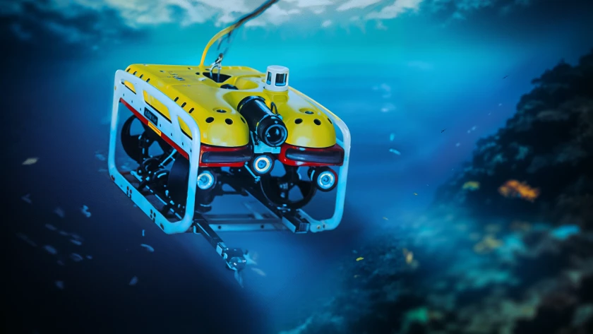 Mobile Router for Remotely Operated Underwater Vehicles