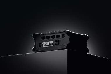 rut956-esim-x3.png
